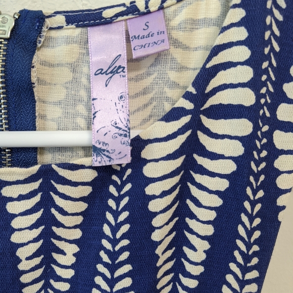 Patterned Dress - Picture 2 of 3